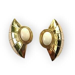 Golden fan pale cabochon 80s style post earrings